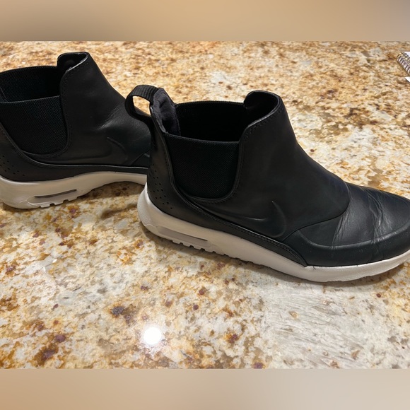 Nike Air Max Thea Mid, black sneaker boot, size 8.5 - Picture 1 of 6